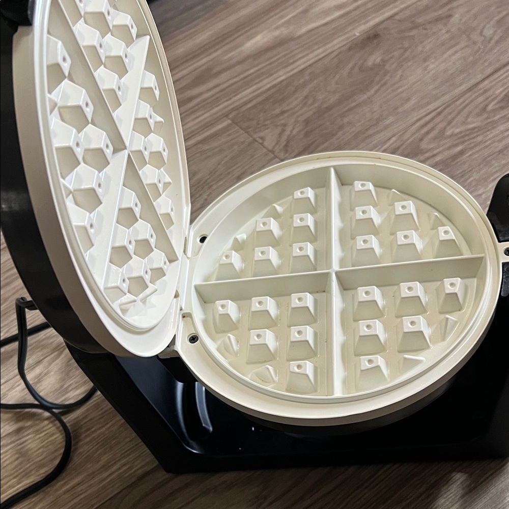 Oster DuraCeramic Flip Waffle Maker - Black & White - Picture 9 of 12